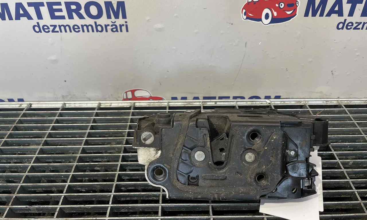 INCUIETOARE USA SPATE STANGA SEAT IBIZA IV 2008-2017