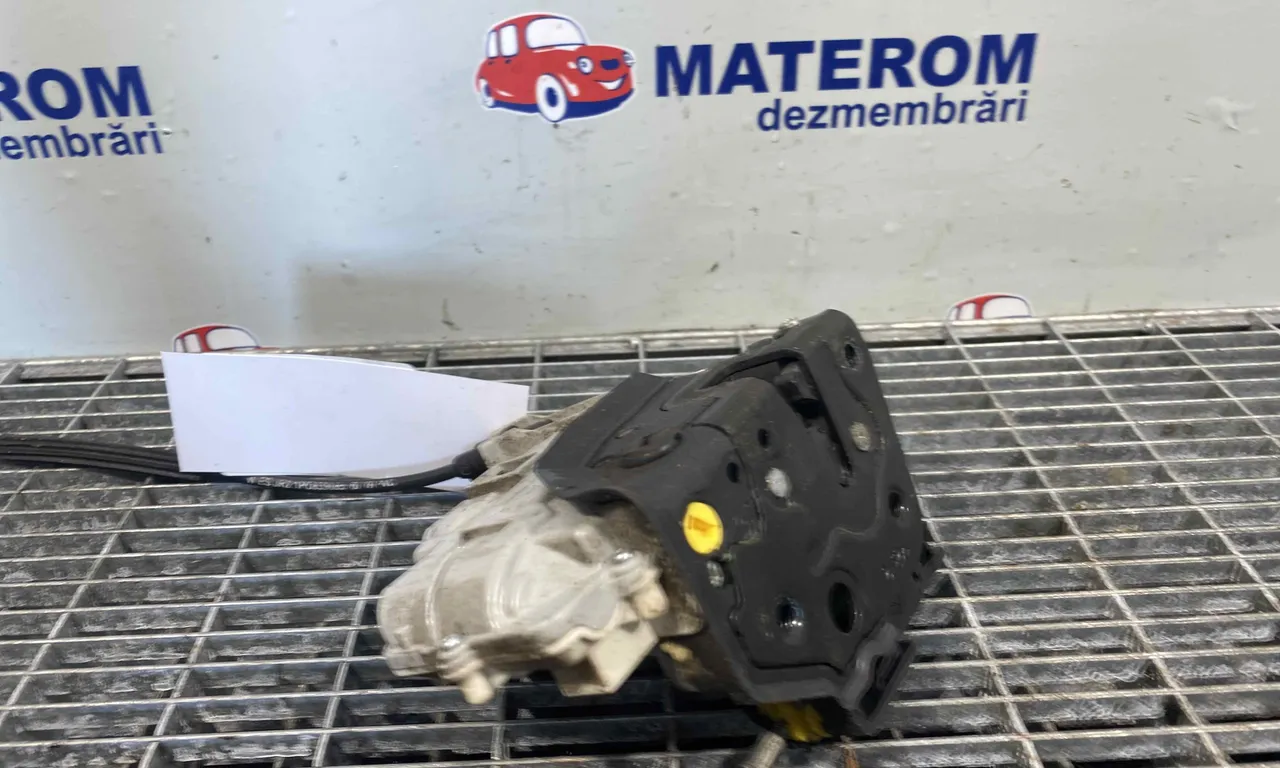 INCUIETOARE USA SPATE STANGA SEAT LEON 2005-2013