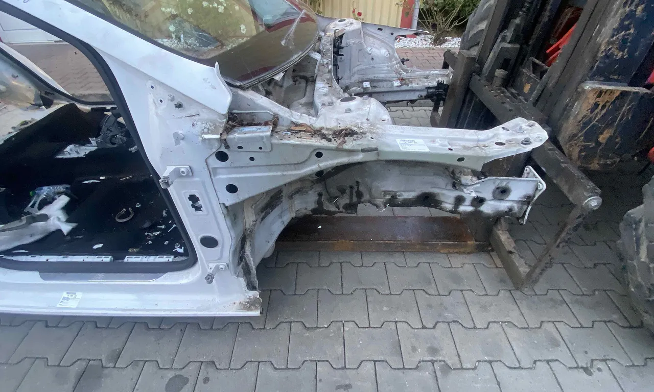 LONJERON DREAPTA SEAT LEON 2012-2021