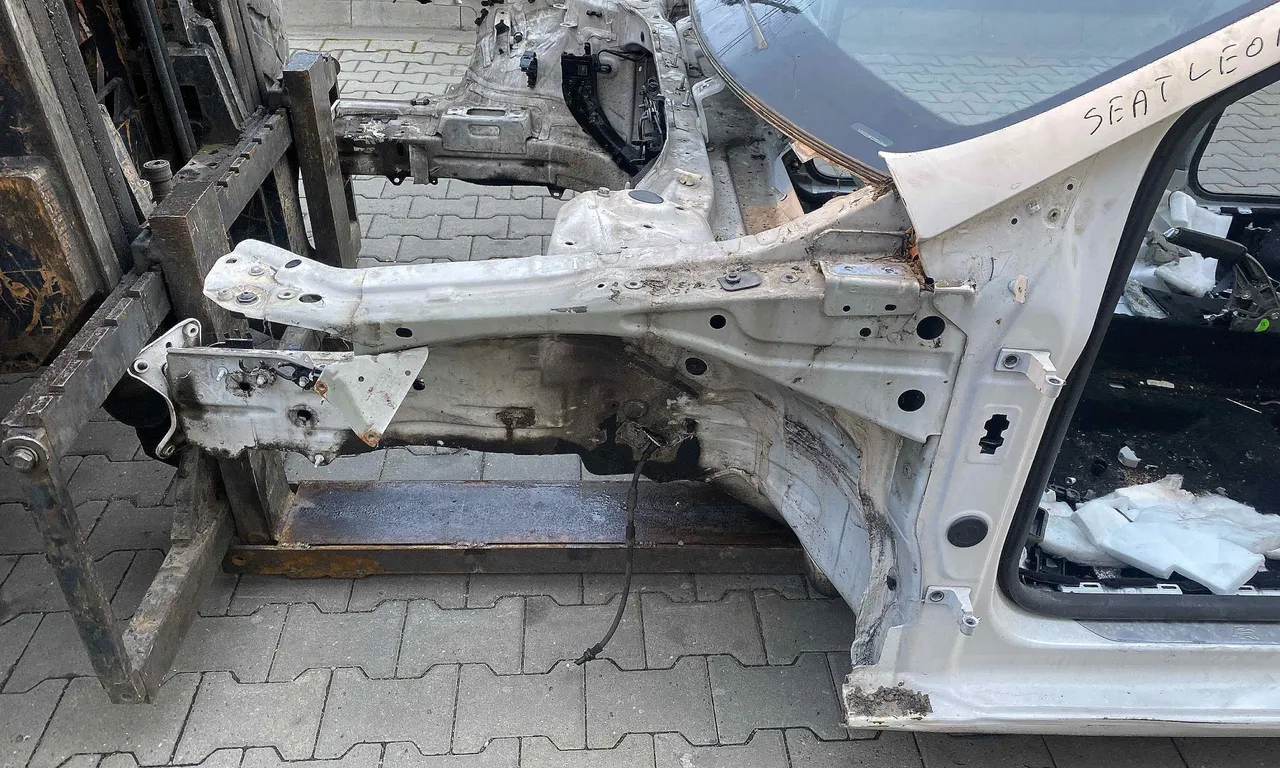 LONJERON STANGA SEAT LEON 2012-2021