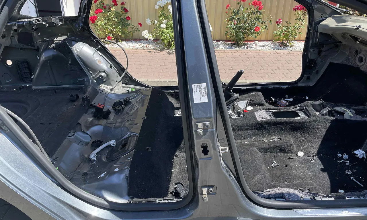STALP MIJLOC DREAPTA SEAT LEON 2012-2021
