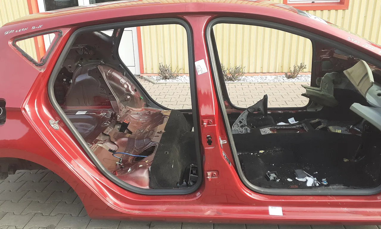STALP MIJLOC DREAPTA SEAT LEON 2012-2021