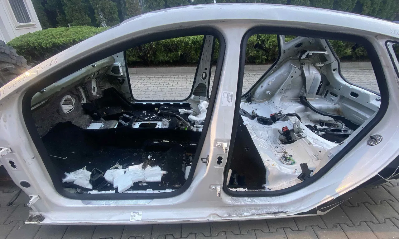 STALP MIJLOC STANGA SEAT LEON 2012-2021