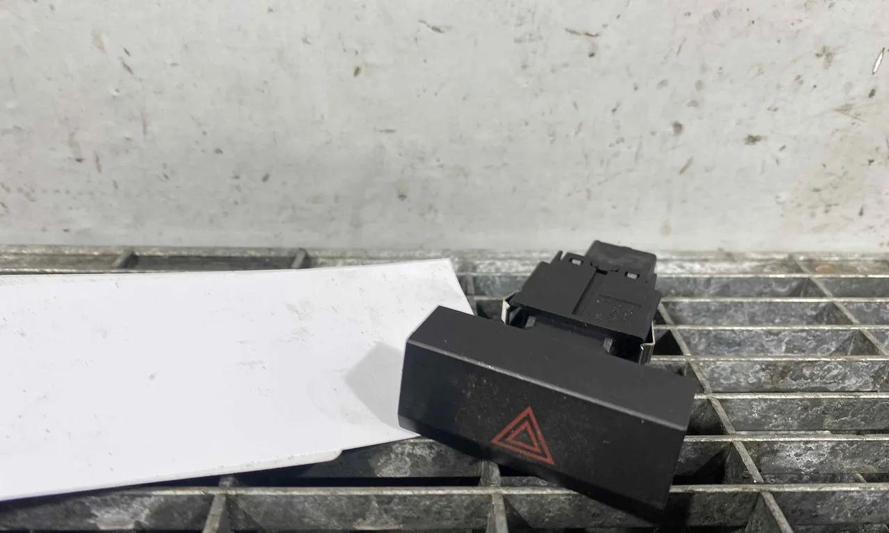 INTRERUPATOR AVARIE SEAT LEON 2012-2021