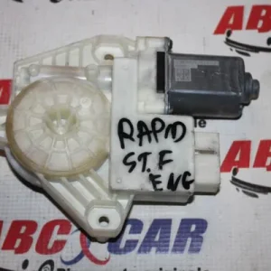 Motoras macara usa stanga fata