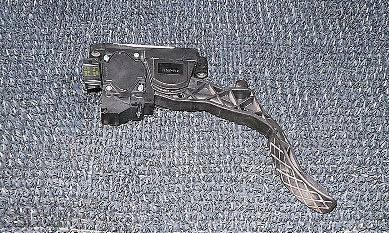 PEDALA ACCELERATIE SKODA FABIA I 2000-2007