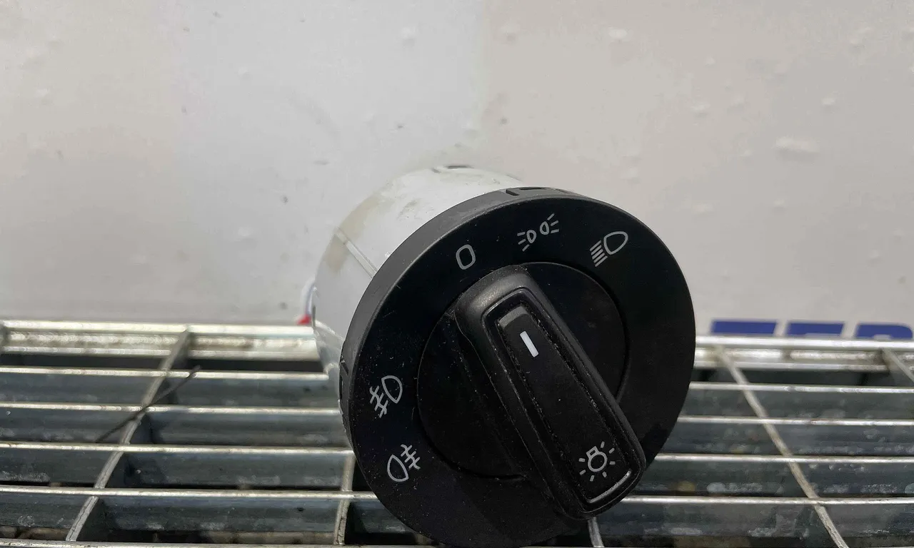 INTRERUPATOR LUMINI SKODA FABIA III 2014-2021