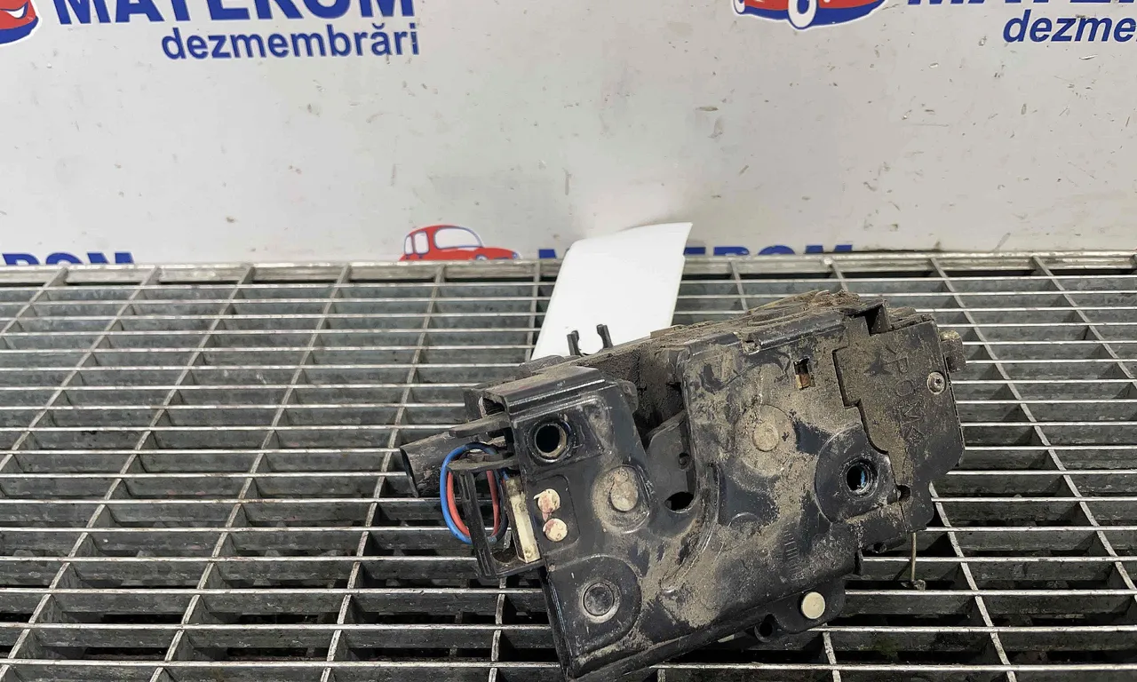 INCUIETOARE USA SPATE DREAPTA SKODA OCTAVIA I 1996-2010