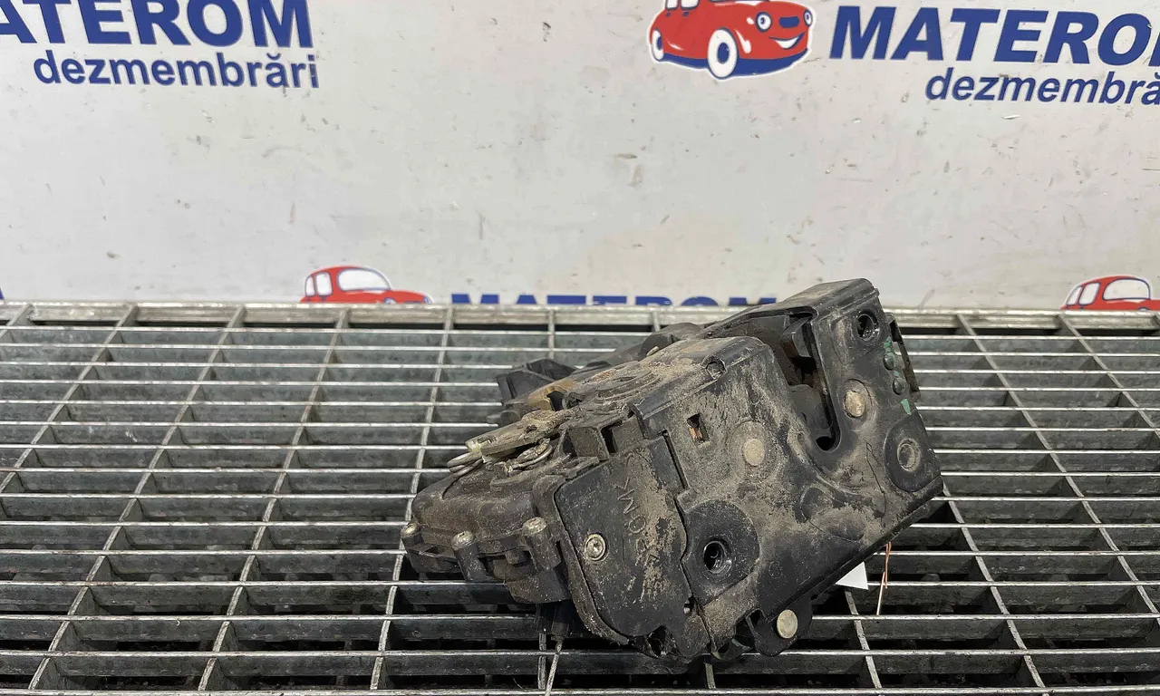 INCUIETOARE USA SPATE STANGA SKODA OCTAVIA I 1996-2010