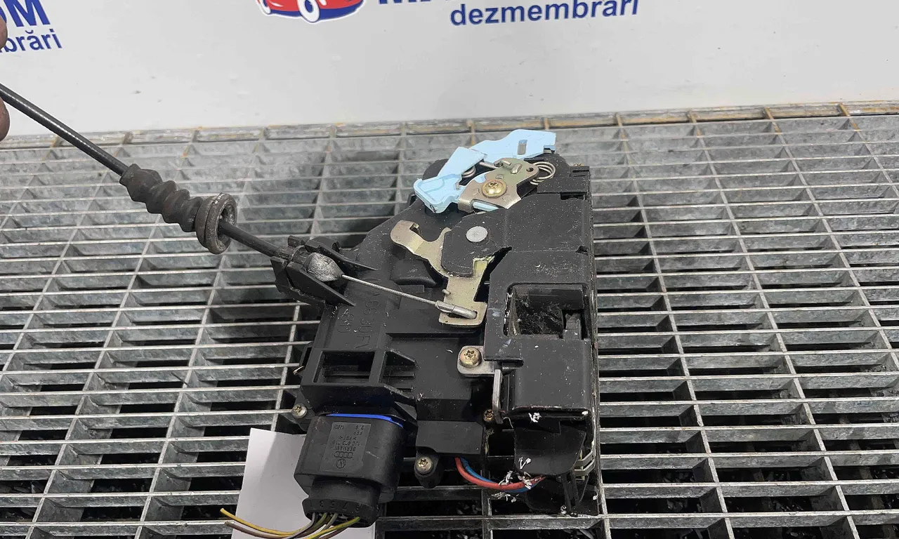 INCUIETOARE USA FATA DREAPTA SKODA OCTAVIA II 2004-2013