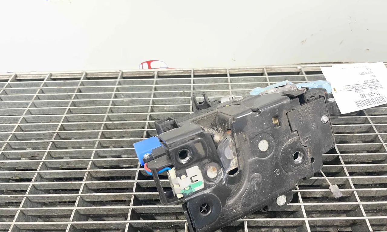 INCUIETOARE USA FATA DREAPTA SKODA OCTAVIA II 2004-2013