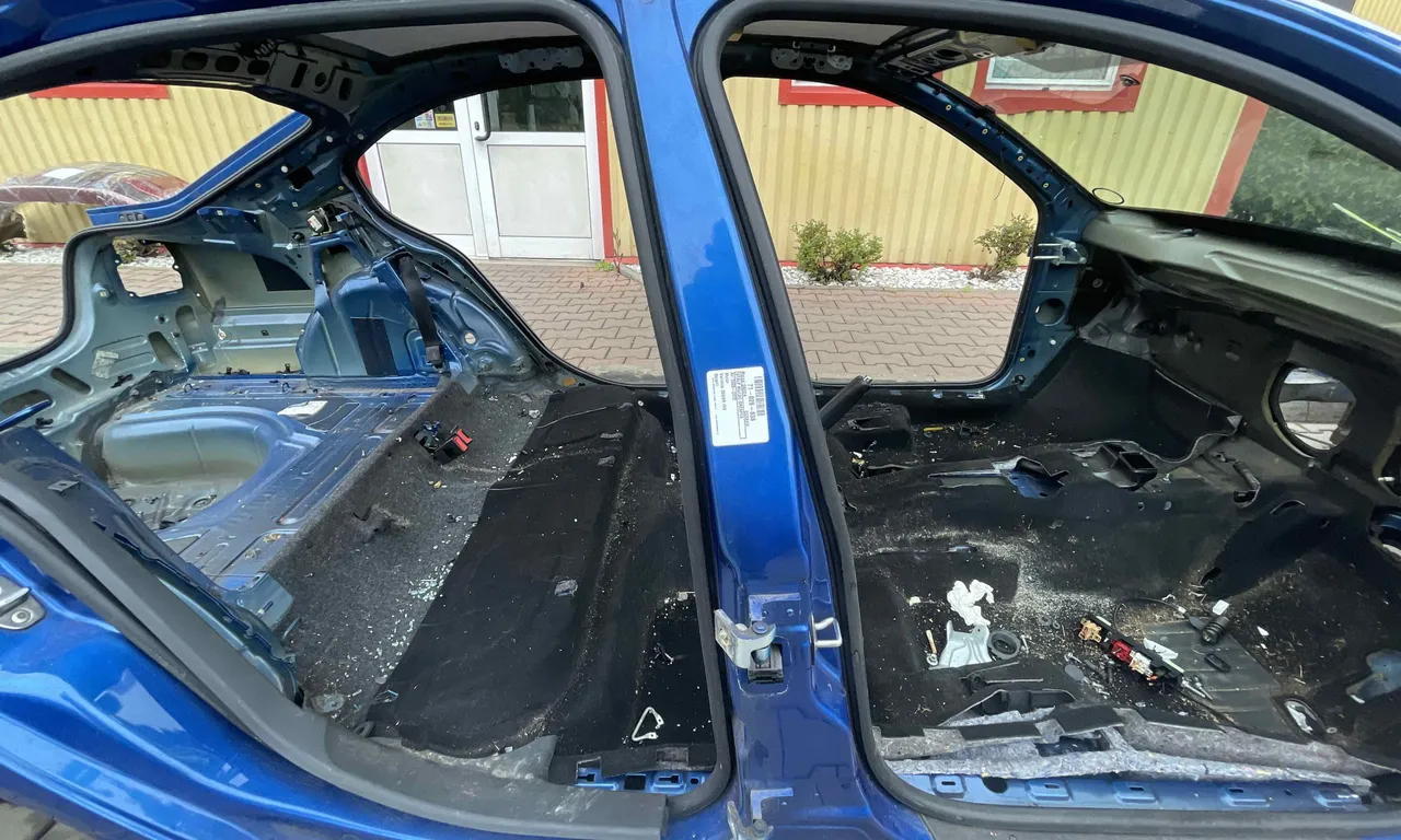 STALP MIJLOC DREAPTA SKODA OCTAVIA II 2004-2013