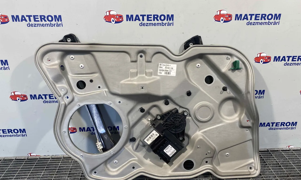MACARA USA FATA STANGA SKODA OCTAVIA II 2004-2013