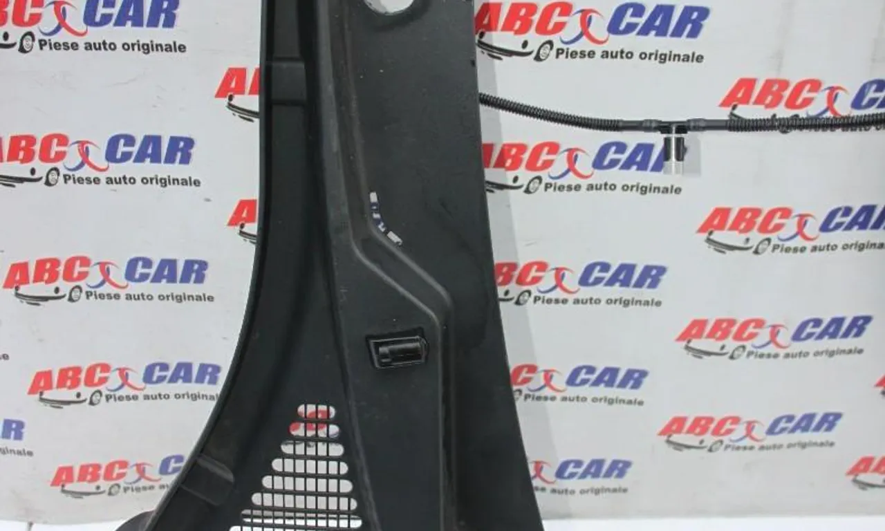 Grilaj stergatoare stanga SKODA OCTAVIA III 2012-2021