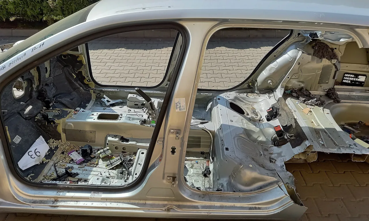 STALP MIJLOC STANGA SKODA OCTAVIA III 2012-2021