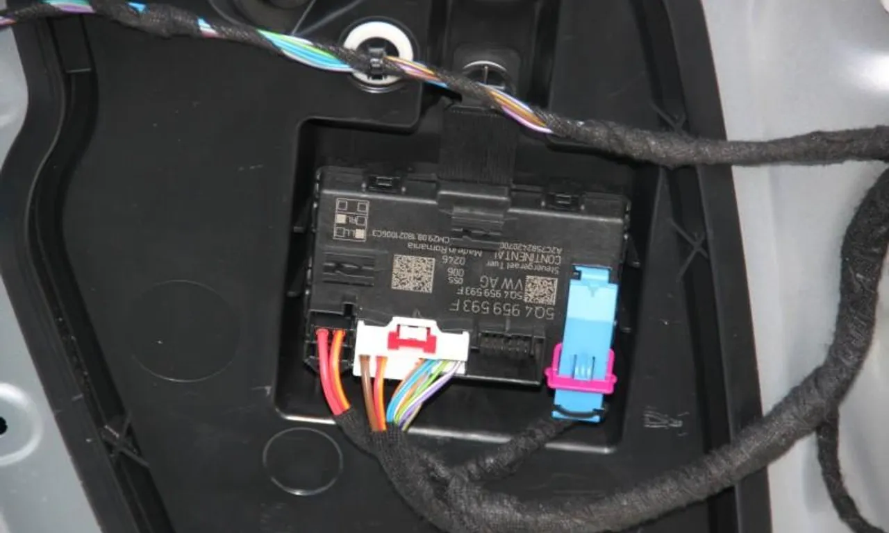 Modul usa stanga fata SKODA OCTAVIA III 2012-2021