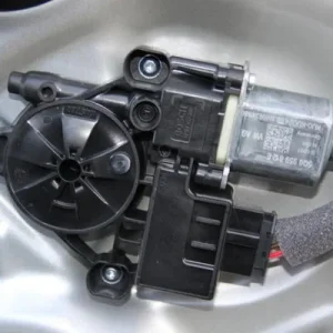 Motoras macara usa dreapta spate