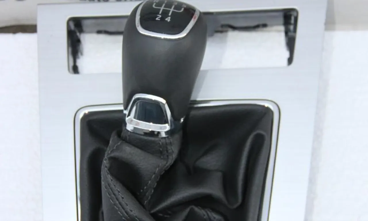 Nuca schimbator cu manson (cutie manuala, 5 viteze) SKODA OCTAVIA III 2012-2021