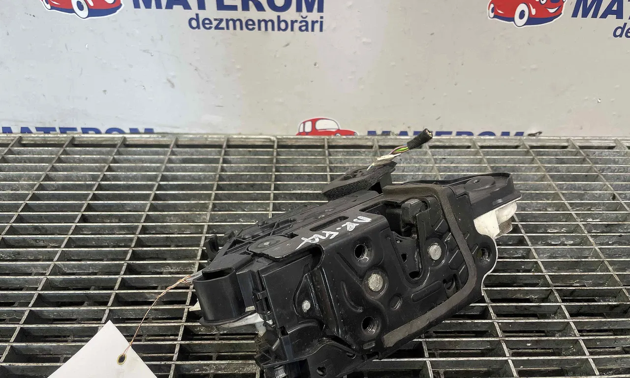 INCUIETOARE USA FATA DREAPTA SKODA RAPID 2011-2017