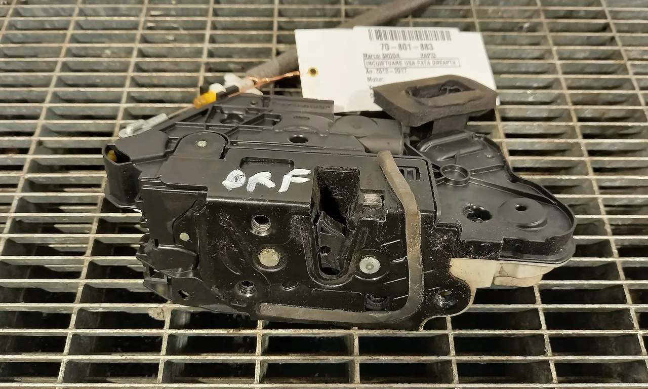 INCUIETOARE USA FATA DREAPTA SKODA RAPID 2011-2017