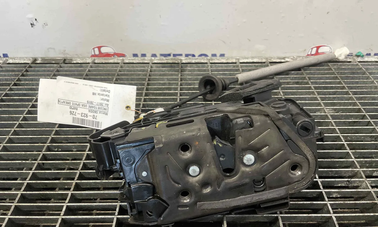 INCUIETOARE USA SPATE DREAPTA SKODA RAPID 2011-2017