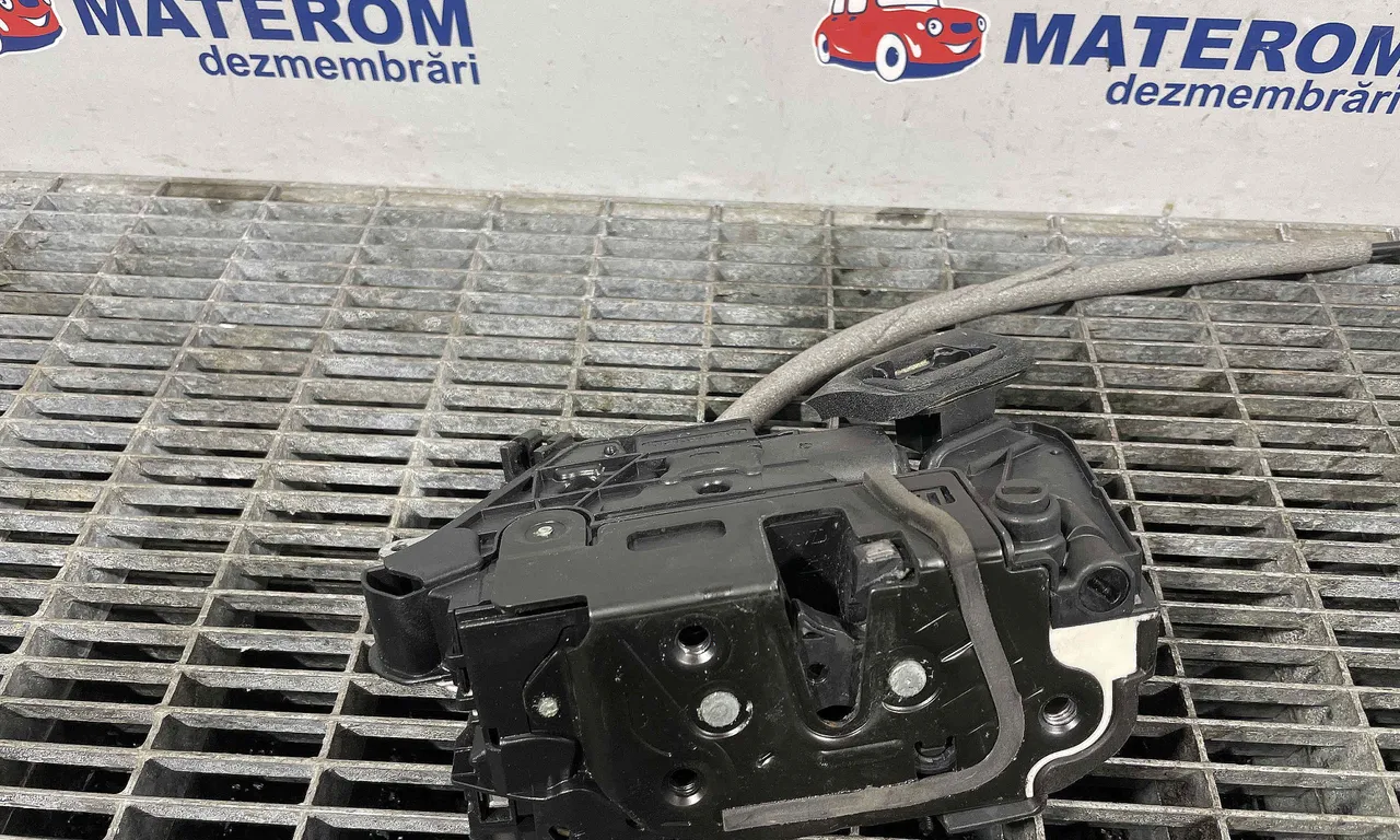 INCUIETOARE USA SPATE DREAPTA SKODA RAPID 2011-2017