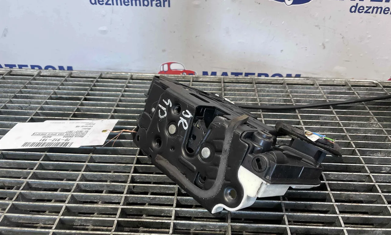 INCUIETOARE USA SPATE DREAPTA SKODA RAPID 2011-2017