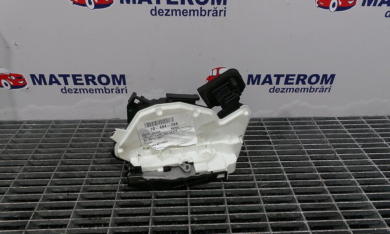 INCUIETOARE USA SPATE STANGA SKODA RAPID 2011-2017
