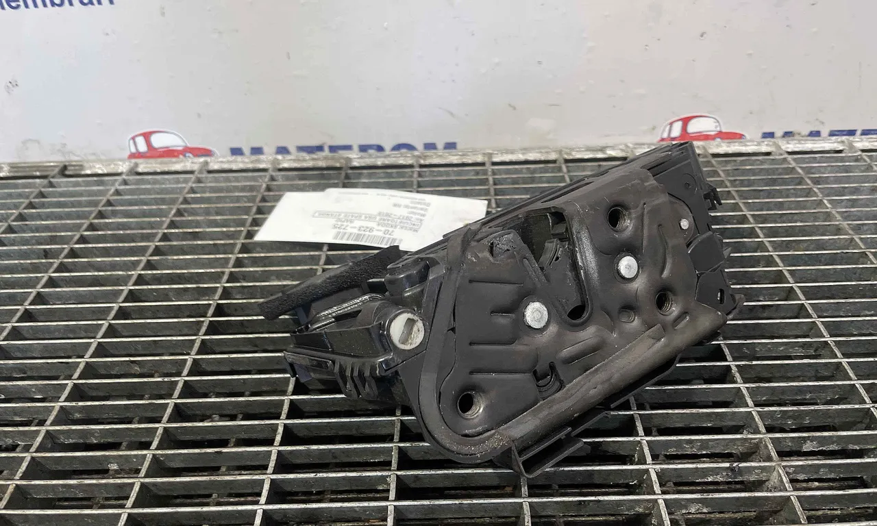 INCUIETOARE USA SPATE STANGA SKODA RAPID 2011-2017