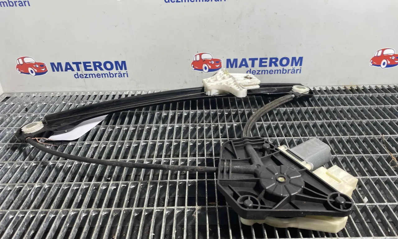 MACARA USA SPATE DREAPTA SKODA RAPID 2011-2017