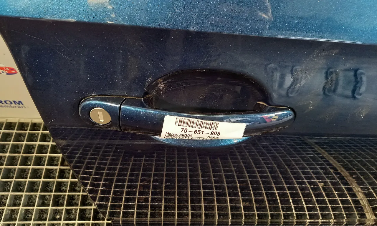 MANER USA FATA DREAPTA SKODA RAPID 2011-2017
