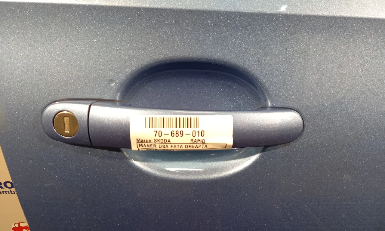 MANER USA FATA DREAPTA SKODA RAPID 2011-2017