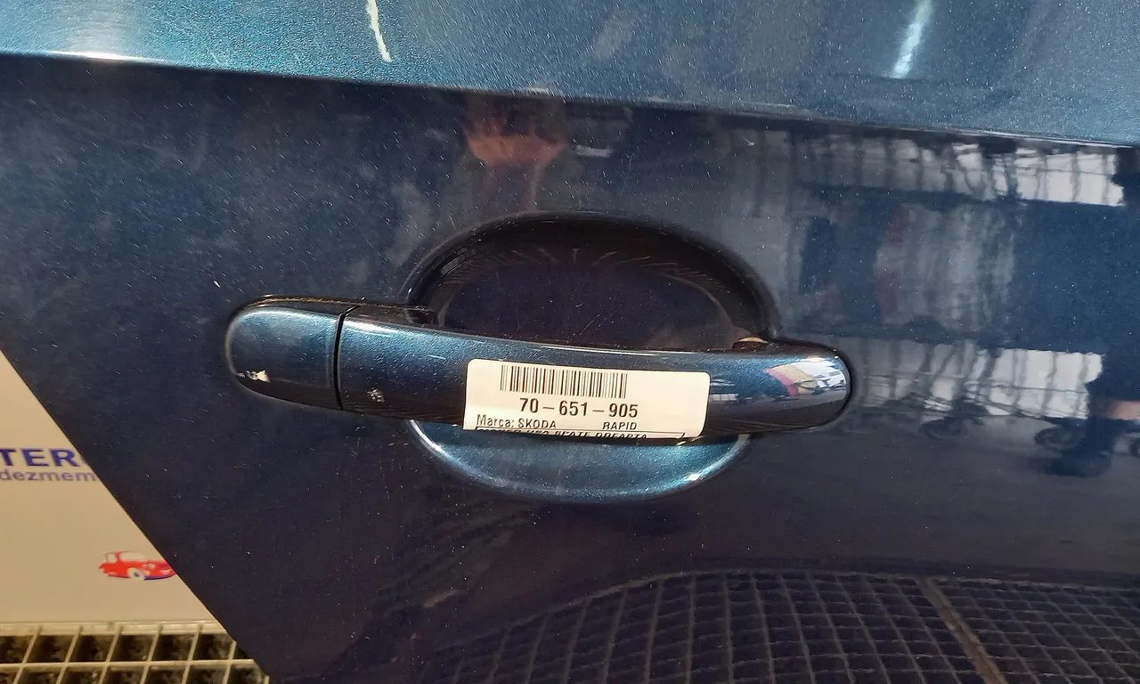 MANER USA SPATE DREAPTA SKODA RAPID 2011-2017