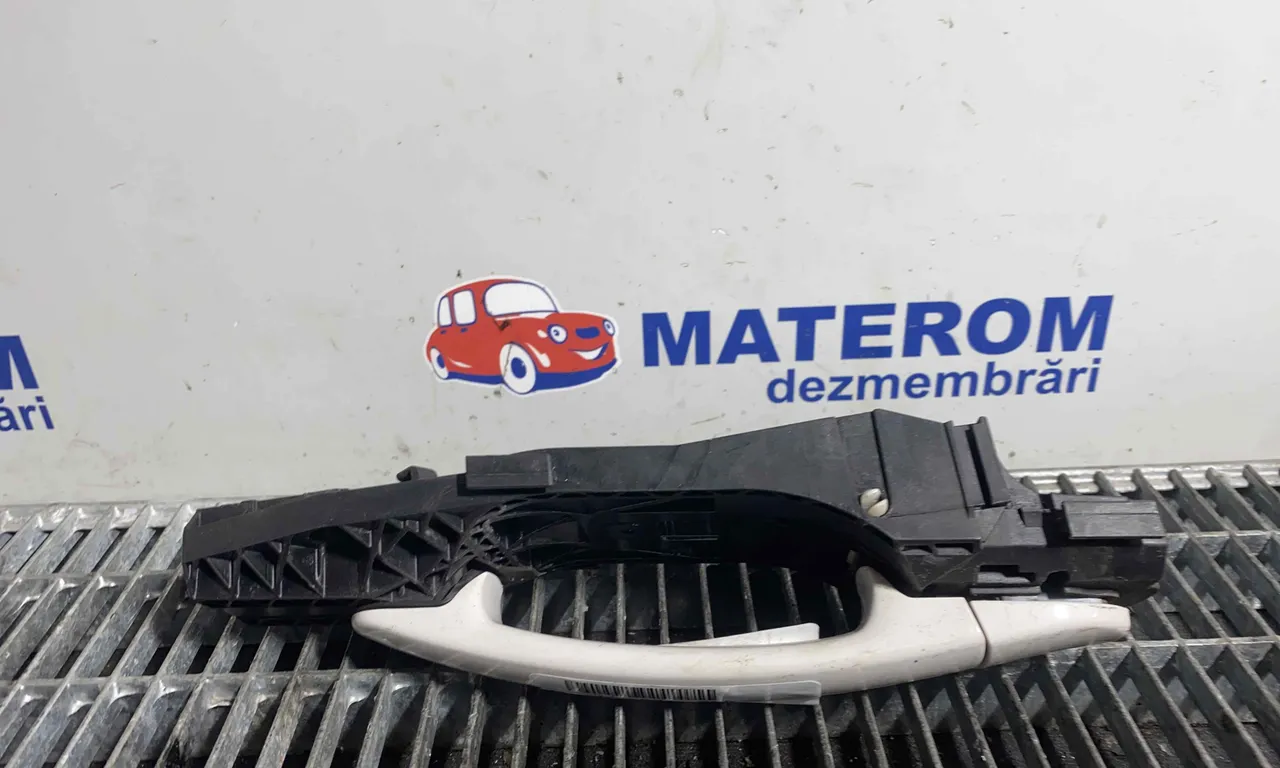 MANER USA SPATE DREAPTA SKODA RAPID 2011-2017