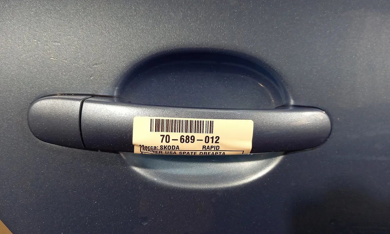 MANER USA SPATE DREAPTA SKODA RAPID 2011-2017