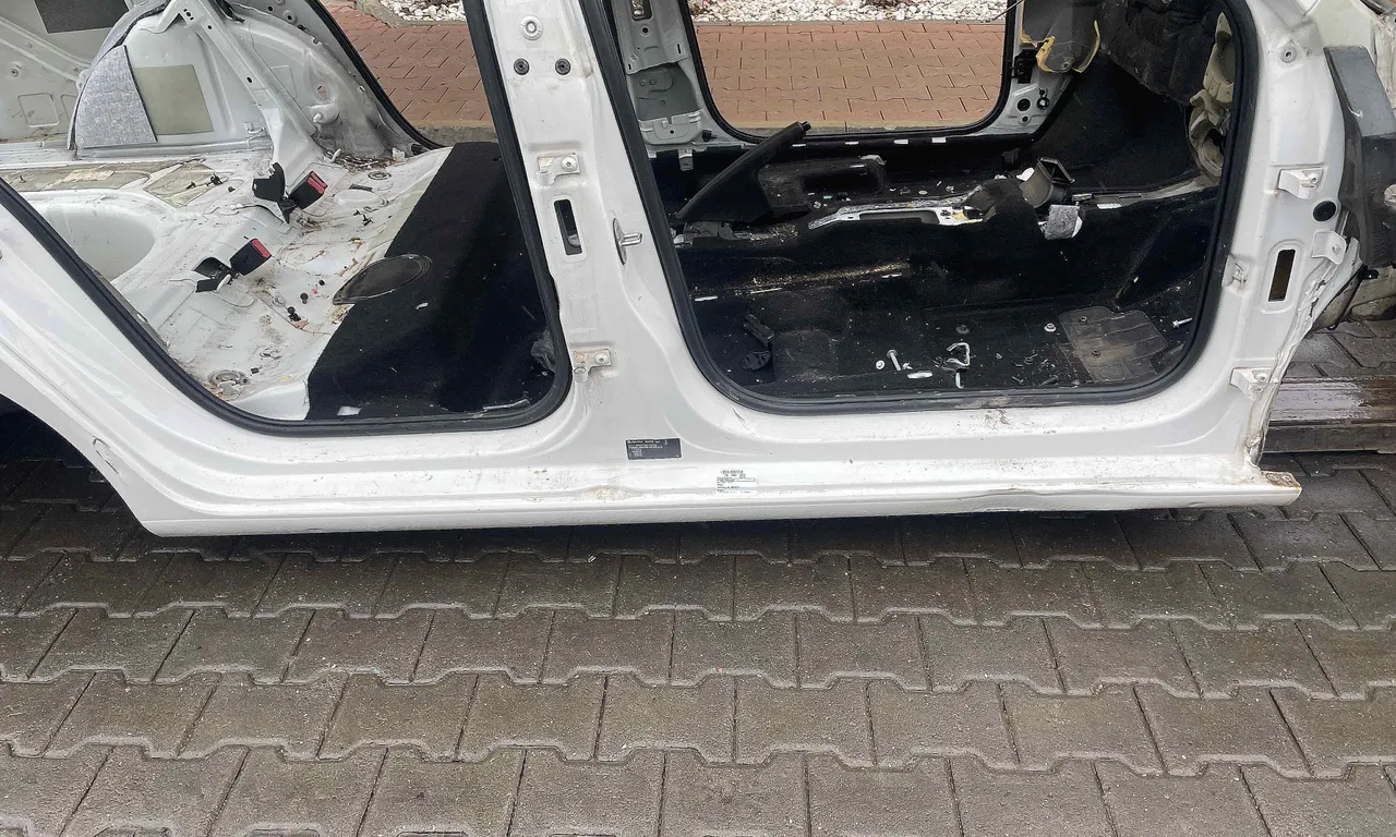 PRAG DREAPTA SKODA RAPID 2011-2017