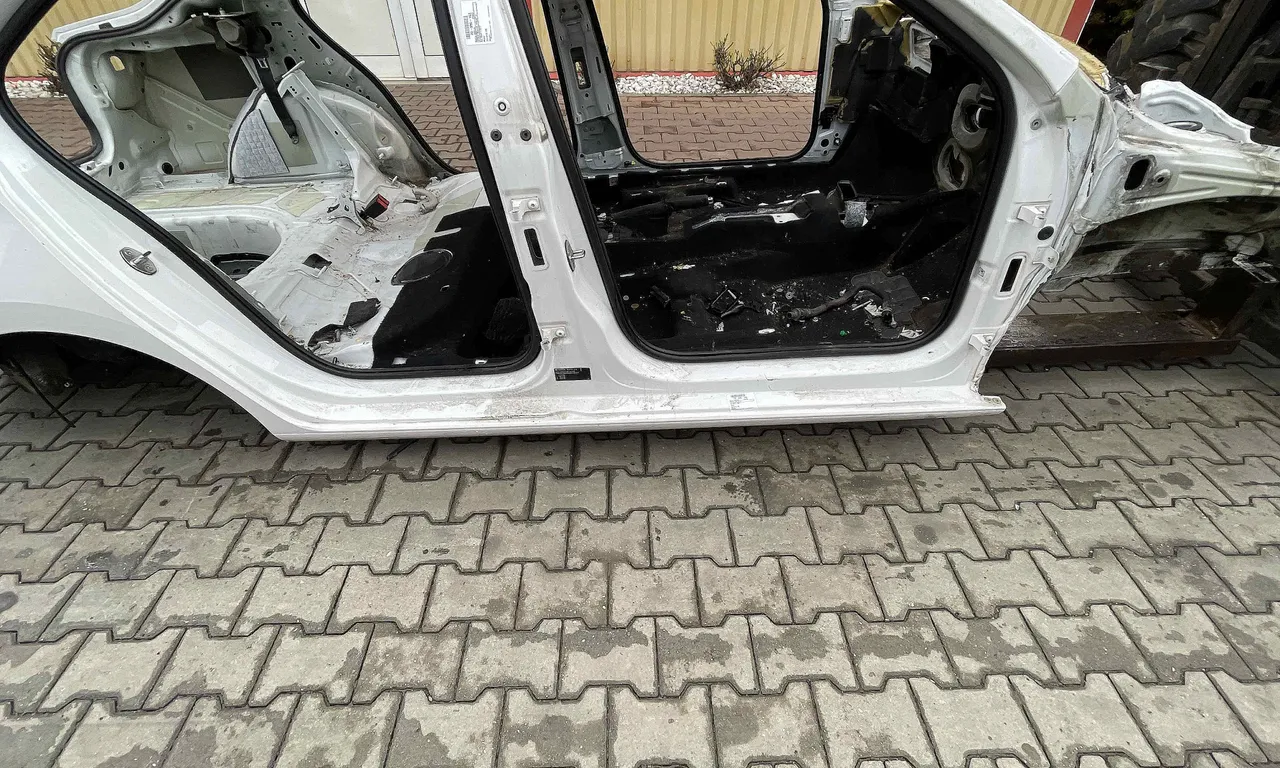 PRAG DREAPTA SKODA RAPID 2011-2017