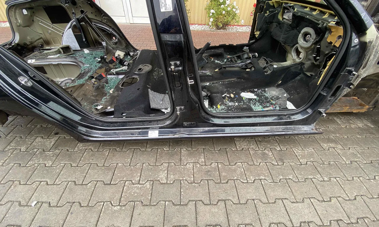 PRAG DREAPTA SKODA RAPID 2011-2017