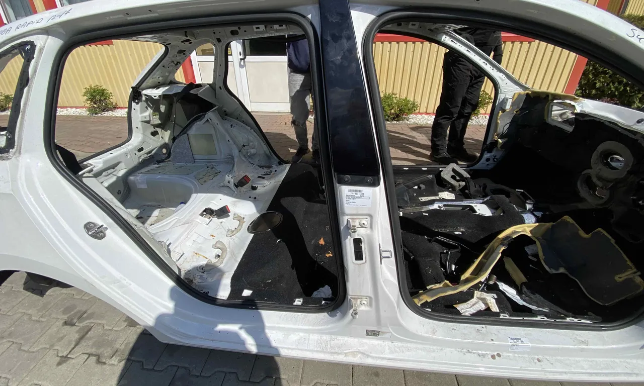 STALP MIJLOC DREAPTA SKODA RAPID 2011-2017