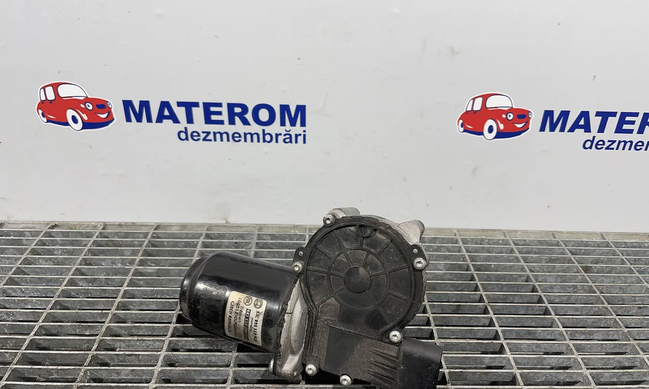 MOTORAS STERGATOR PARBRIZ SKODA RAPID 2011-2017