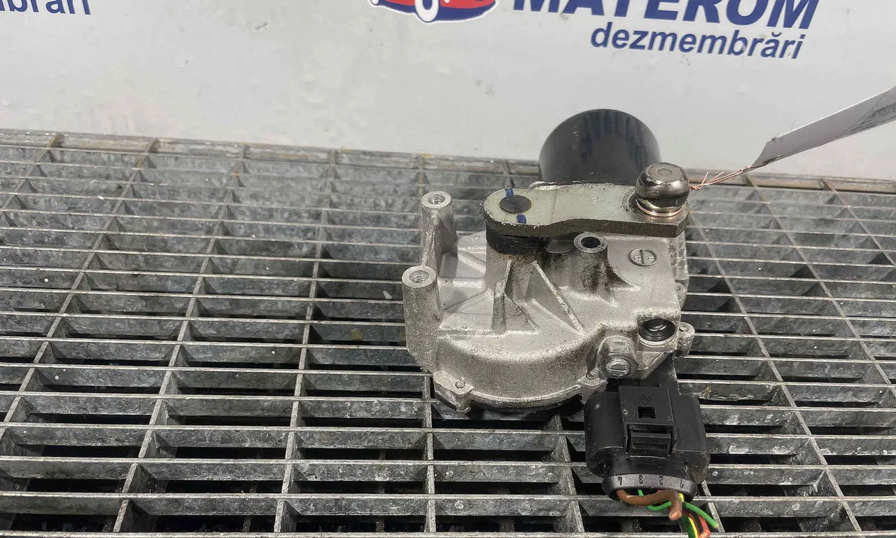 MOTORAS STERGATOR PARBRIZ SKODA RAPID 2011-2017
