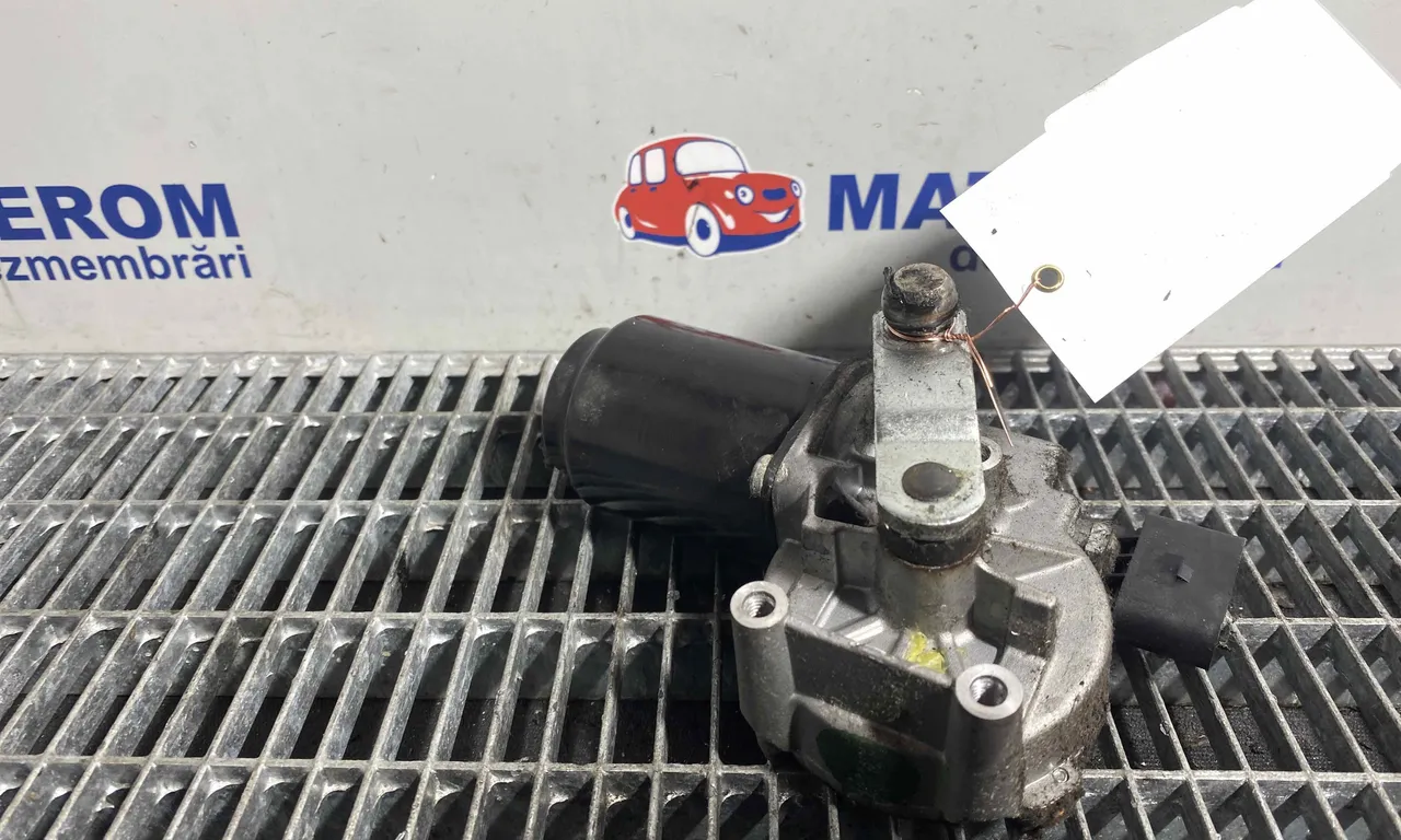 MOTORAS STERGATOR PARBRIZ SKODA RAPID 2011-2017