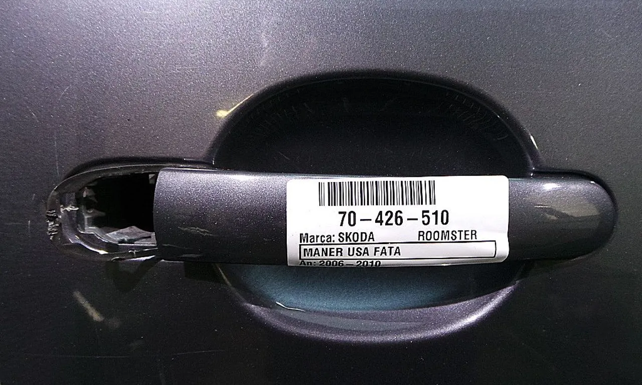 MANER USA FATA DREAPTA SKODA ROOMSTER 2006-2015