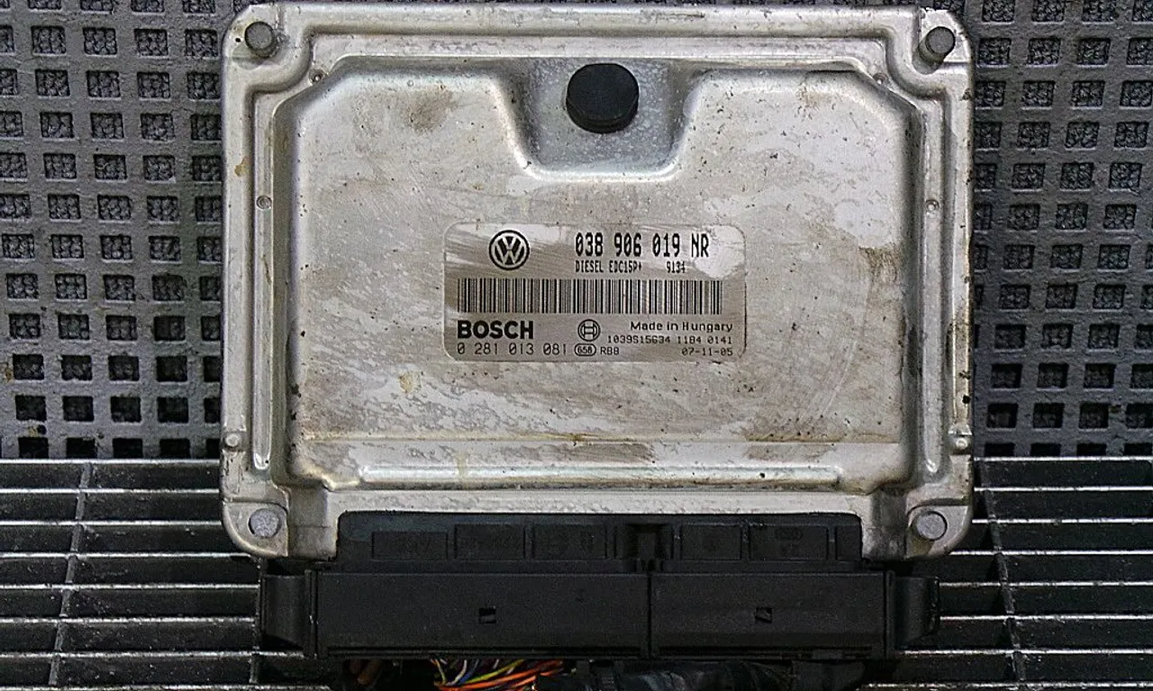 CALCULATOR MOTOR SKODA ROOMSTER 2006-2015