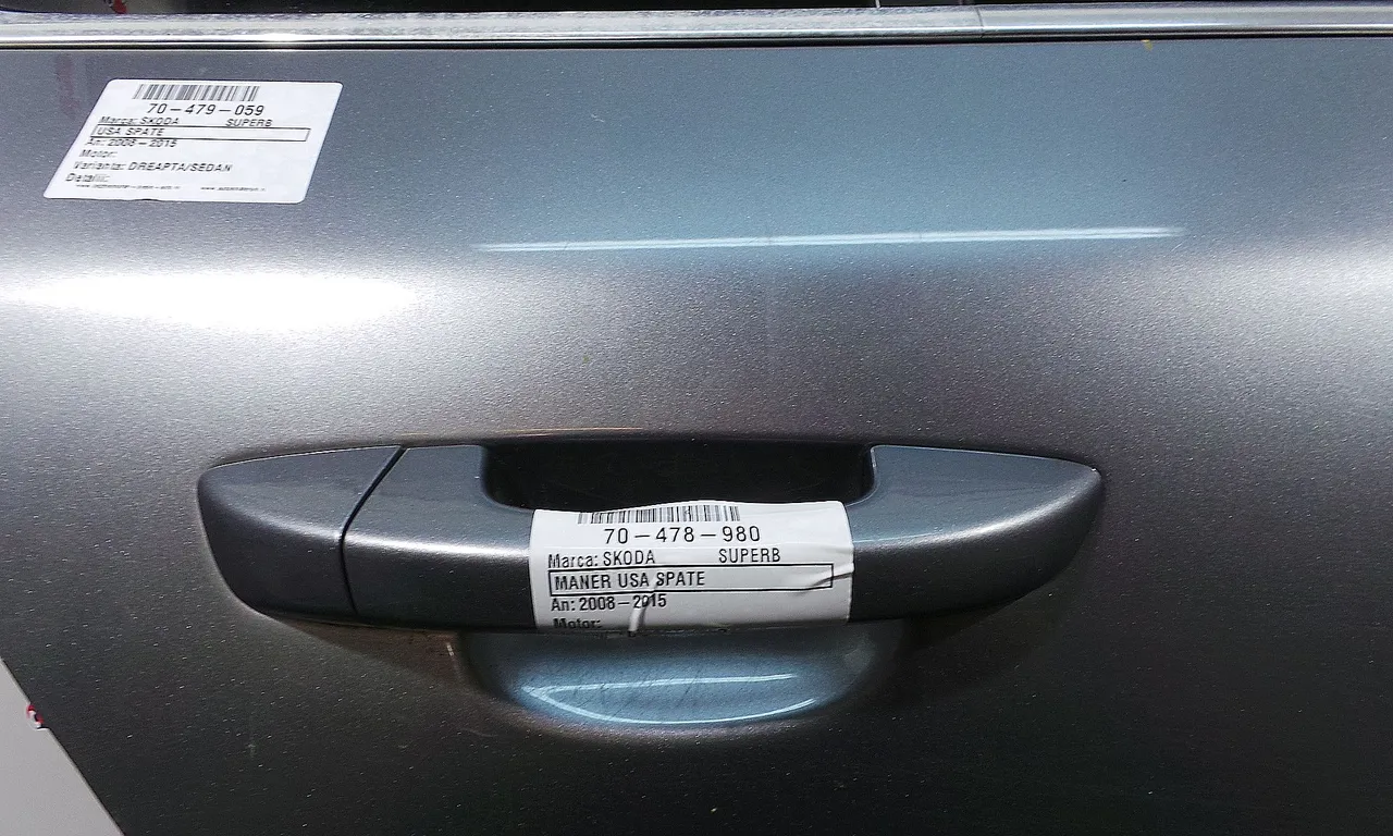 MANER USA SPATE DREAPTA SKODA SUPERB II 2008-2015
