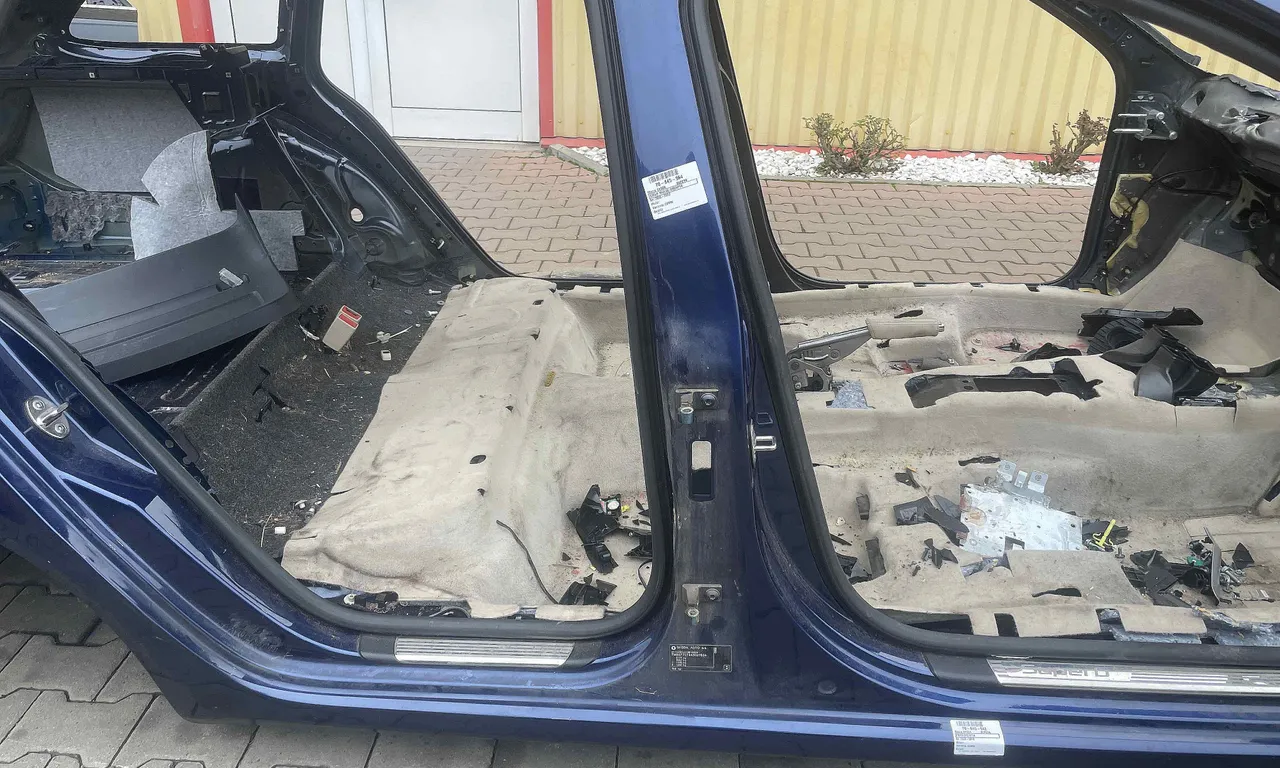 STALP MIJLOC DREAPTA SKODA SUPERB II 2008-2015