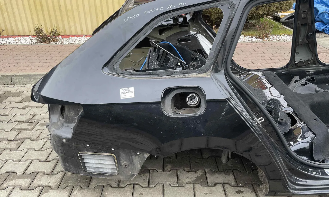ARIPA SPATE DREAPTA SKODA SUPERB III 2015-2024