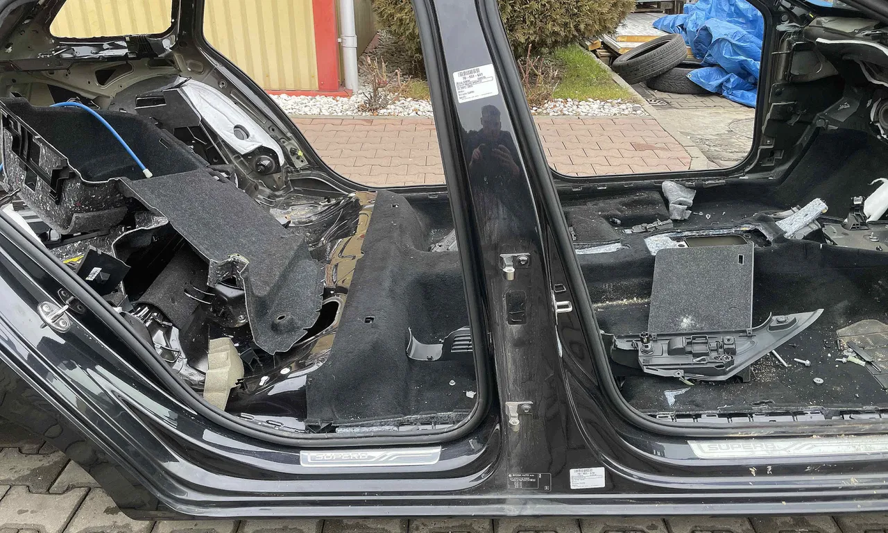 STALP MIJLOC DREAPTA SKODA SUPERB III 2015-2024