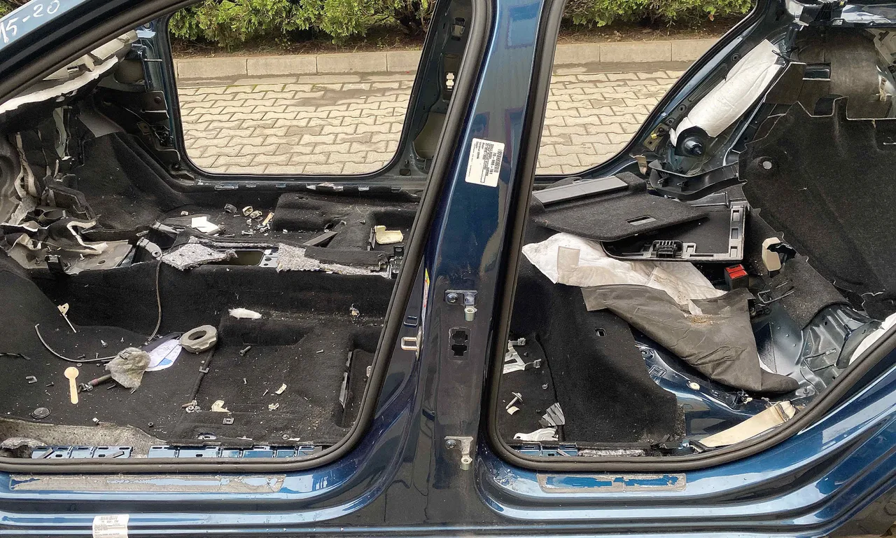 STALP MIJLOC STANGA SKODA SUPERB III 2015-2024