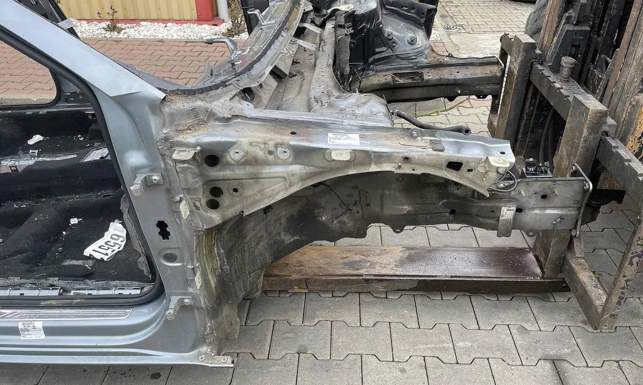 LONJERON DREAPTA SKODA SUPERB III 2015-2024